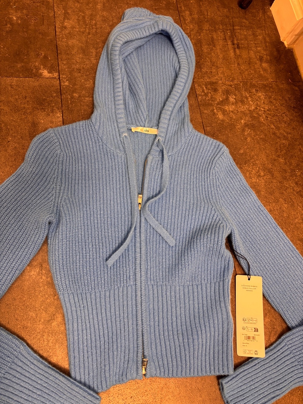 Alo Hooded Zip-Up Sweater in Light Blue with shorts NWT